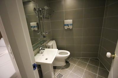 هستل د استیل این هنگدا