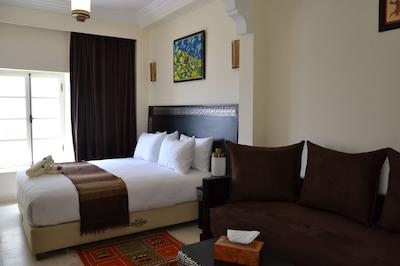 هتل ریاد بناتار