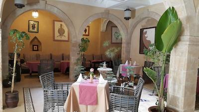 هتل ریاد بناتار