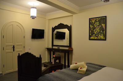 هتل ریاد بناتار