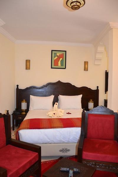 هتل ریاد بناتار