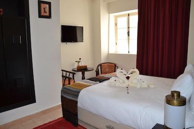 هتل ریاد بناتار