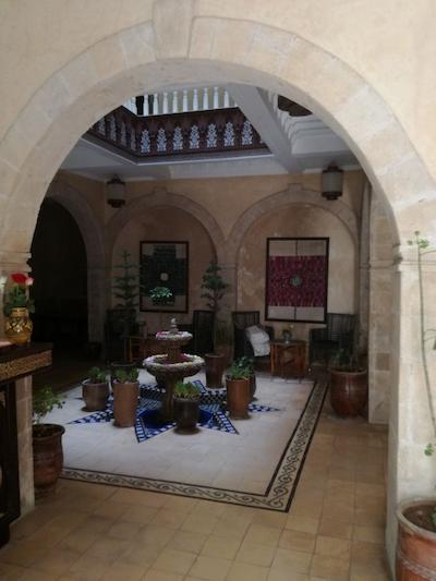 هتل ریاد بناتار