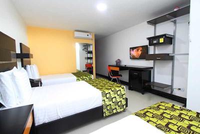 هتل جنوا پرادو