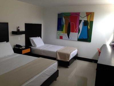 هتل جنوا پرادو