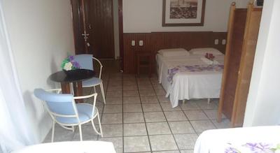 وال ورد پریا هتل