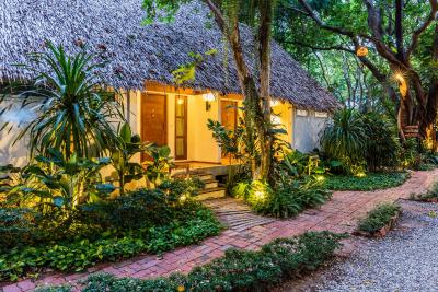 فلورال لوکس هتل منترا پاتایا