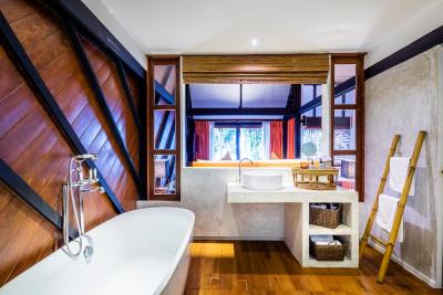 فلورال لوکس هتل منترا پاتایا