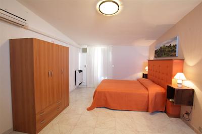 ب اند ب کاس فرانسسو