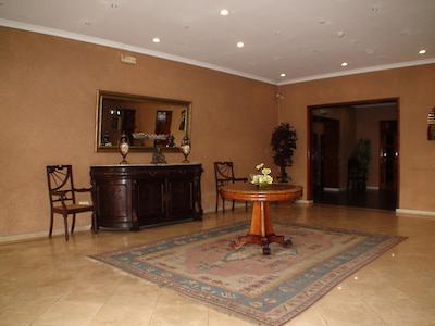 پرتو دموز هتل