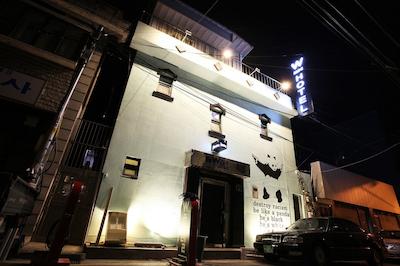 و مینی هتل هستل