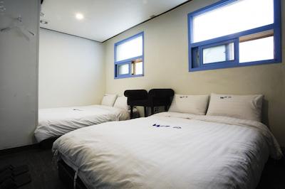 و مینی هتل هستل