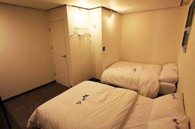 و مینی هتل هستل