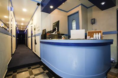 و مینی هتل هستل