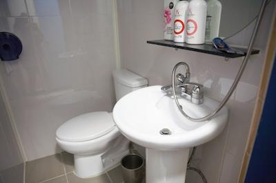 و مینی هتل هستل