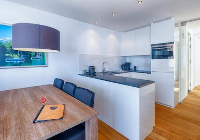 رسیدنس بلوو