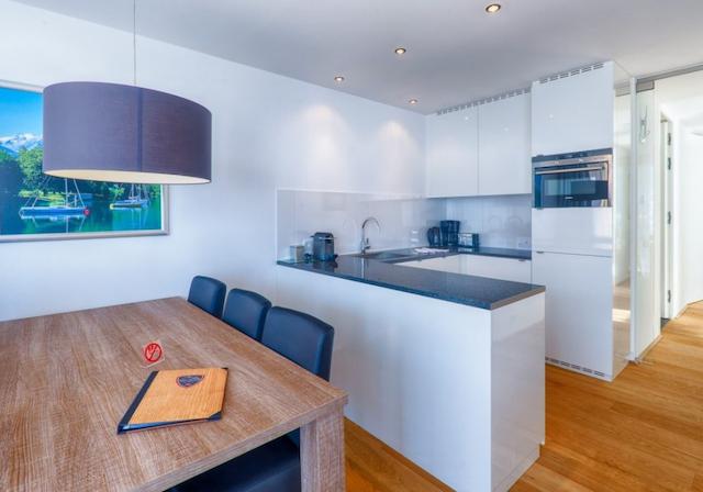 رسیدنس بلوو