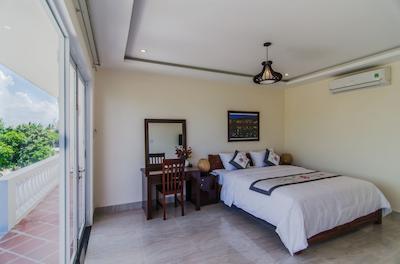 د مون ریور همست اند ویلا