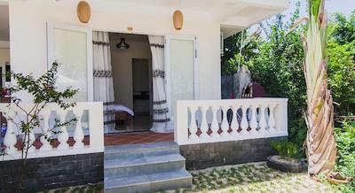 د مون ریور همست اند ویلا