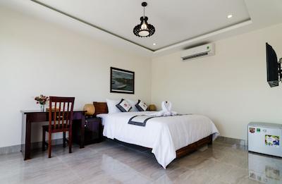 د مون ریور همست اند ویلا