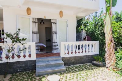 د مون ریور همست اند ویلا