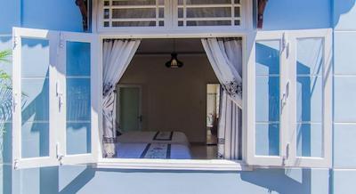 د مون ریور همست اند ویلا