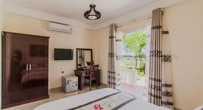 د مون ریور همست اند ویلا