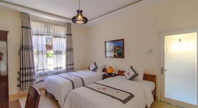 د مون ریور همست اند ویلا