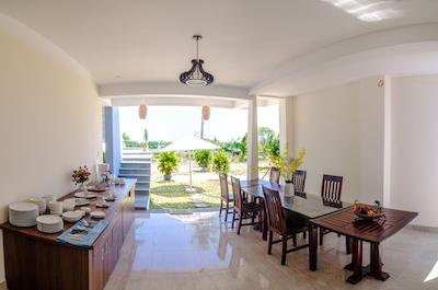 د مون ریور همست اند ویلا