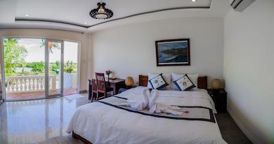 د مون ریور همست اند ویلا