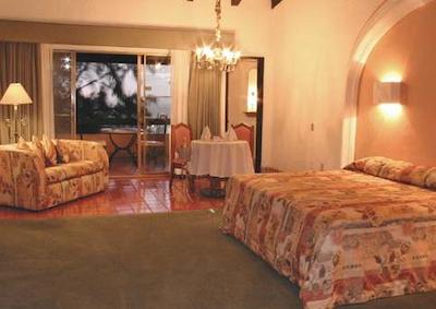 ال تاپاتیو هتل اند ریزرت