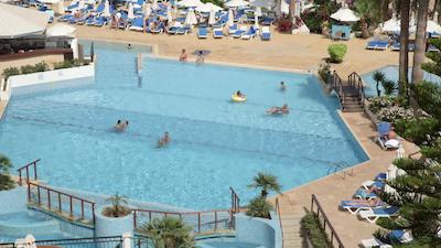 د گولدن کاست بیچ هتل