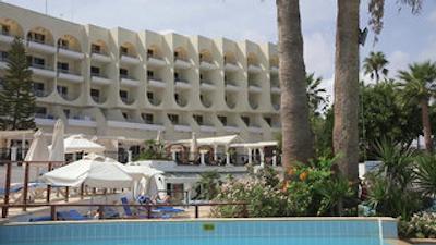 د گولدن کاست بیچ هتل