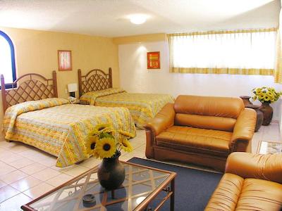 هتل کوالیتل پلوز