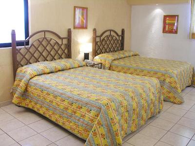 هتل کوالیتل پلوز