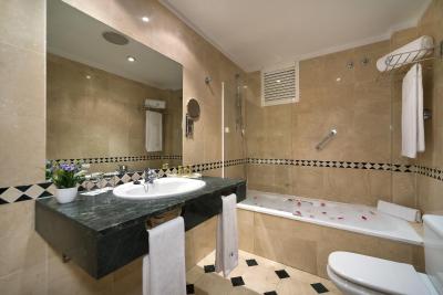 هتل اورستارز مدیترانیا پلازا