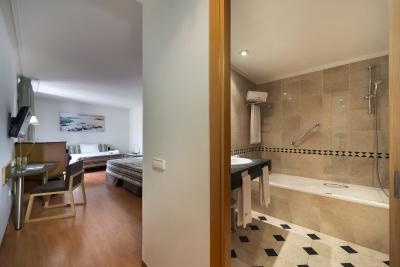 هتل اورستارز مدیترانیا پلازا