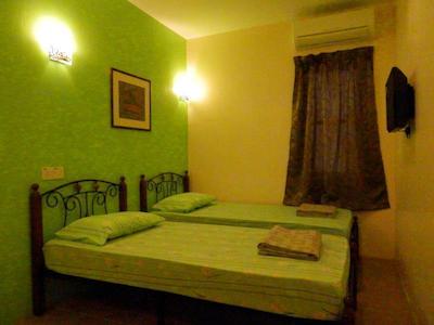 تراولرز پلانت هستل