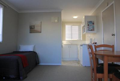 کرنیشن کورت متل