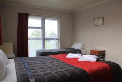 کرنیشن کورت متل