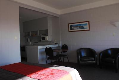 کرنیشن کورت متل