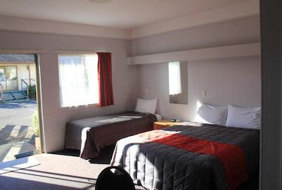 کرنیشن کورت متل