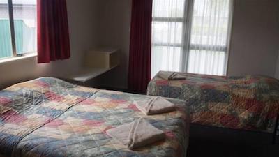 کرنیشن کورت متل