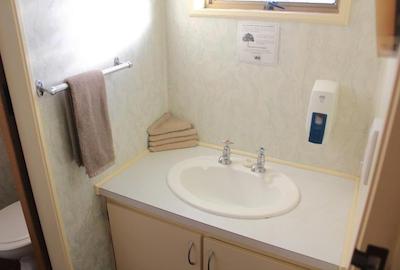 کرنیشن کورت متل