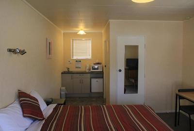 کرنیشن کورت متل