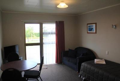 کرنیشن کورت متل