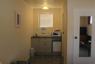 کرنیشن کورت متل