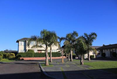 کرنیشن کورت متل