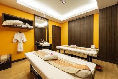 ای-وان بوتیک هتل