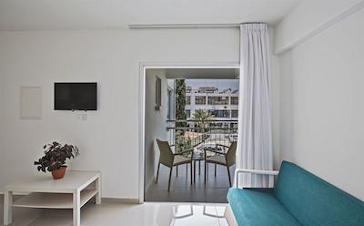 تسُکز هلید هتل اپارتمنتز